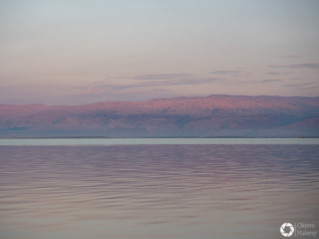 Barwy Morza Martwego o zachodzie słońca